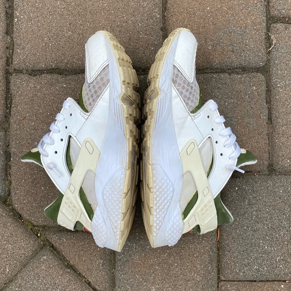 Nike Air Huarache x Gucci color way sneaker (men’s 9) - Picture 5 of 6